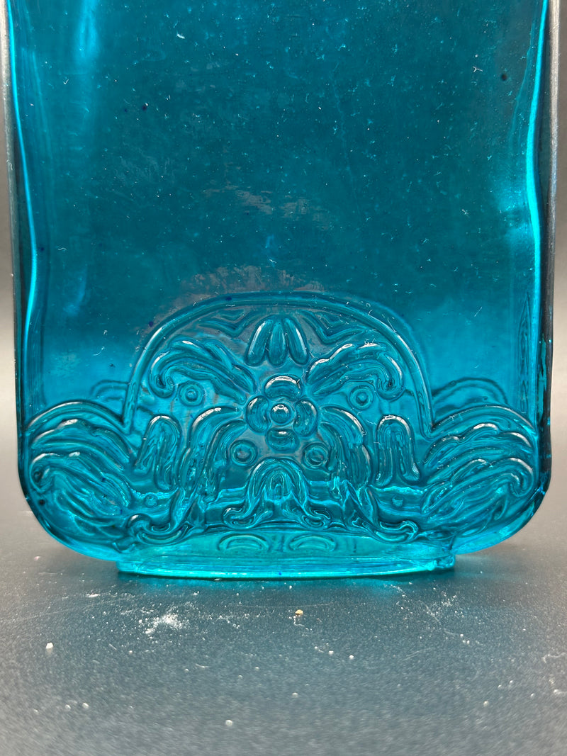 Close up of the design on the aqua bottle.