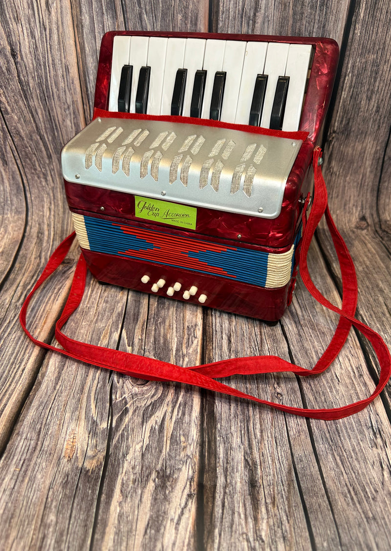 Vintage Golden Cup 17 keys 8 Bass Piano Accordion