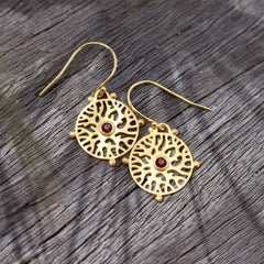 Elegant women’s dangle earrings – gold coral motif with gemstone center
