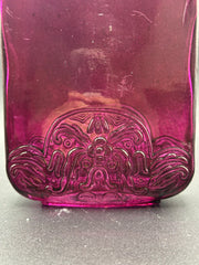 Close up of the design on the Magenta bottle.