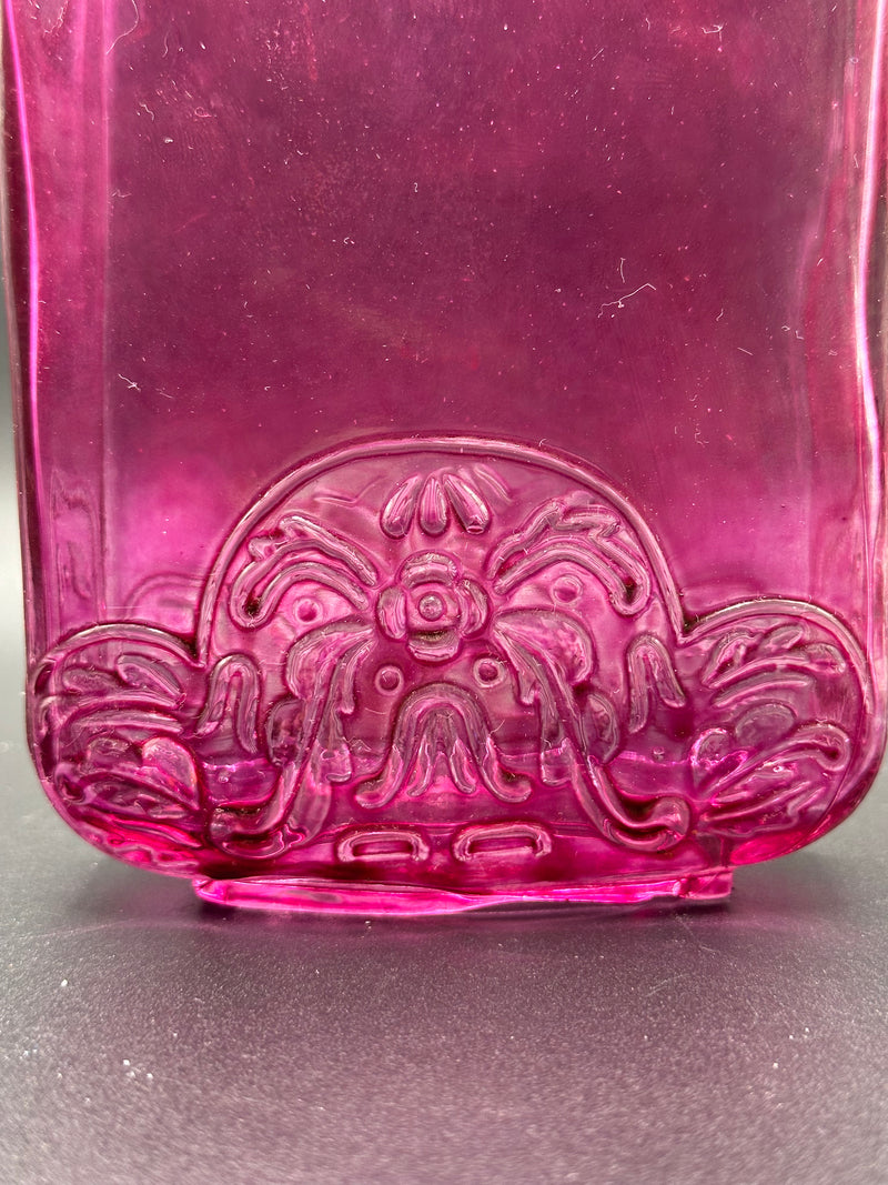 Close up of the design on the plum bottle. 