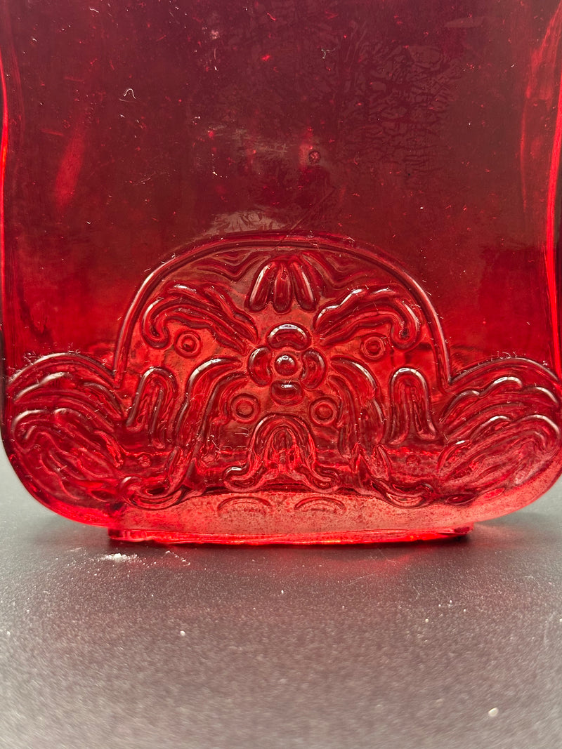 Close up of the design on the red bottle.