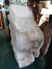 White Onyx Wine Holder with 15 Bottle Openings – Natural Sculptural Stone Rack