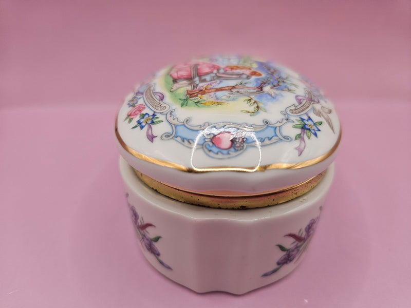 Vintage 1989 Heritage House Valentine Serenades Some Enchanted Evening Music Box - Accent DecorLoving Coastal Living