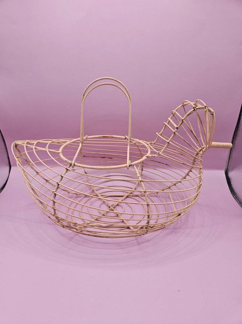 Vintage Wire Chicken Basket – Farmhouse Decor (11"x6.5") - Kitchen AccessoriesLoving Coastal Living