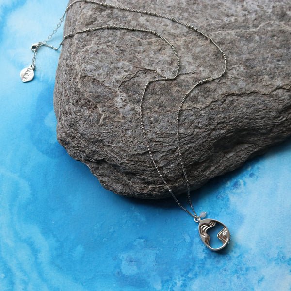 Handmade teardrop pendant necklace with agate accent – modern coastal jewelry