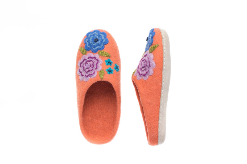 Dahlia Slippers: Peach - slippersFrench Knot